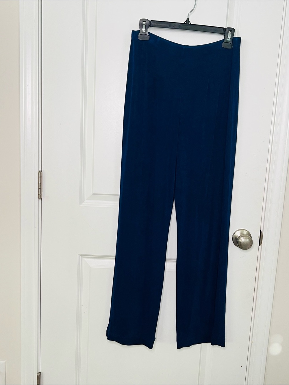 Chicos Travelers Women Straight Leg Pull On Pants Sz 1REG Navy Blue Slinky Knit